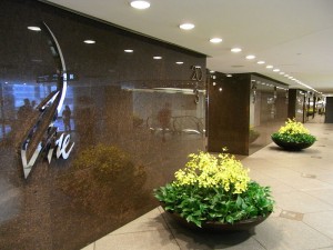 800px-HK_Land_Central_中環_交易廣場_Exchange_Square_01_lobby_hall_planters_April-2012