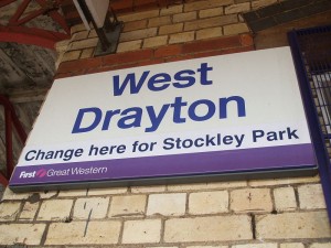 800px-West_Drayton_stn_signage