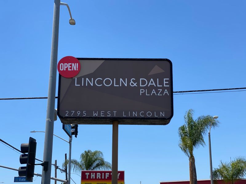 Signs for Retailers at Shopping Centers in Anaheim CA