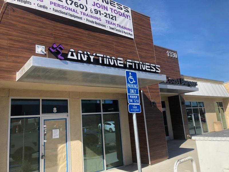 Fitness center signage in Vista CA