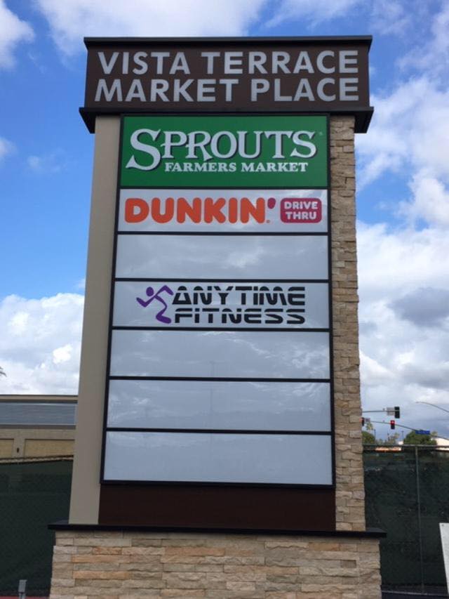 Fitness center signage in Vista CA